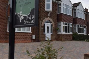 Accommodation at Barton Guest House in hessle railway station