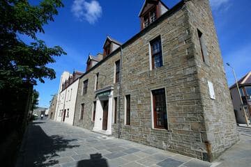 Accommodation at Albert Hotel in kirkwall airport