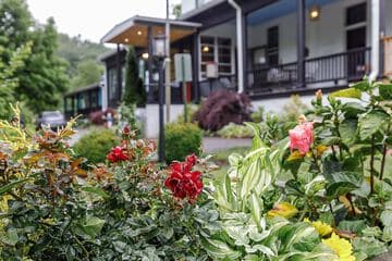 Accommodation at The Inn at Warm Springs in lf wade international airport