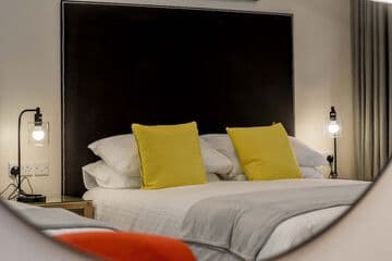 Accommodation at The James Suites in city of derry airport