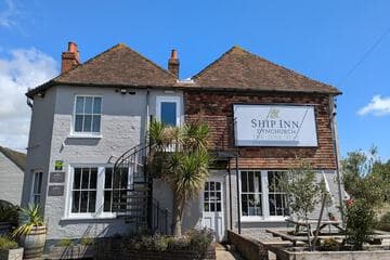 Accommodation at The Ship Inn in lympne airport