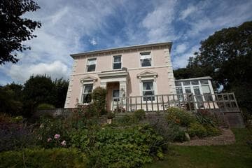 Accommodation at Sunny Bank Guest House in lympne airport