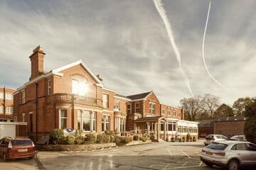 Accommodation at Alma Lodge Hotel & Events Venue in woodford aerodrome