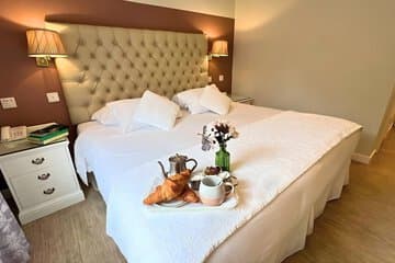 Accommodation at Centennial Hotel in cambridge city airport