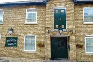 Accommodation at The Earl of Derby - Inn in cambridge city airport