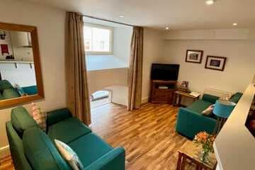 Accommodation at Stunning Spacious Apartment on River Ness in inverness airport