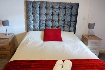Accommodation at Meridian Bay Apartment in swansea airport