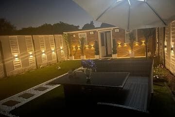 Accommodation at Heathrow Airport Stay North Avenue-Free Parking in raf northolt