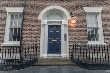 Accommodation at Clarence Street Townhouse in liverpool john lennon airport