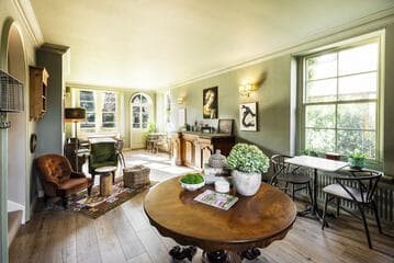 Accommodation at Cotteswold House in cotswold airport
