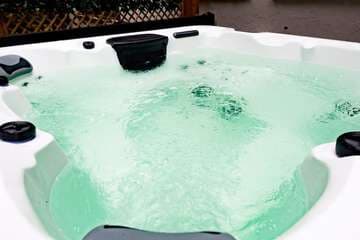 Accommodation at The Leeds Gathering - Hot Tub - EV Charging in leeds