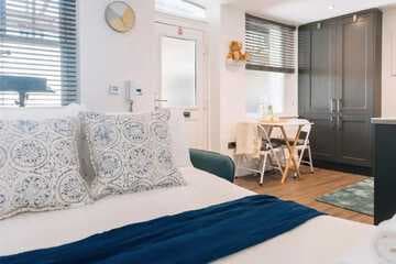 Accommodation at -dome View- Beautiful Studio in Central Brighton in brighton city airport