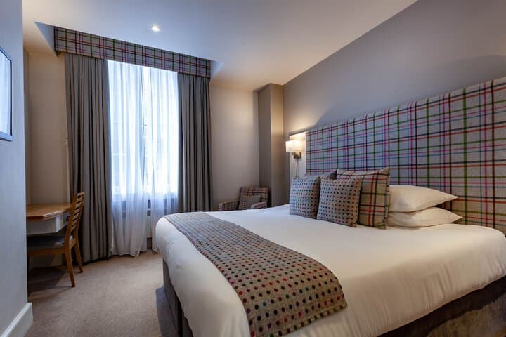 White Hart Hotel &  Apartments Image 4
