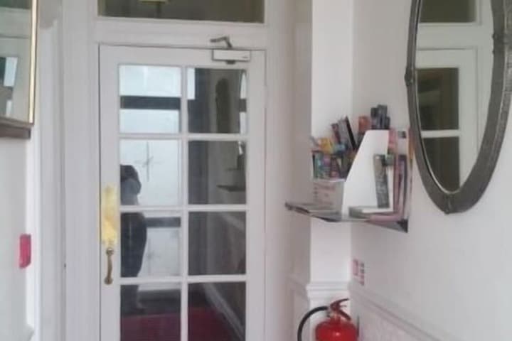 Diamonds Guest House Image 4