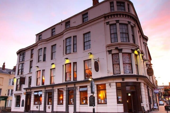 Dickens Bar and Inn Image 3