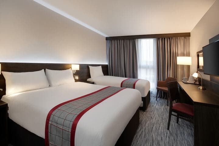 Ramada by Wyndham Leeds East Image 11