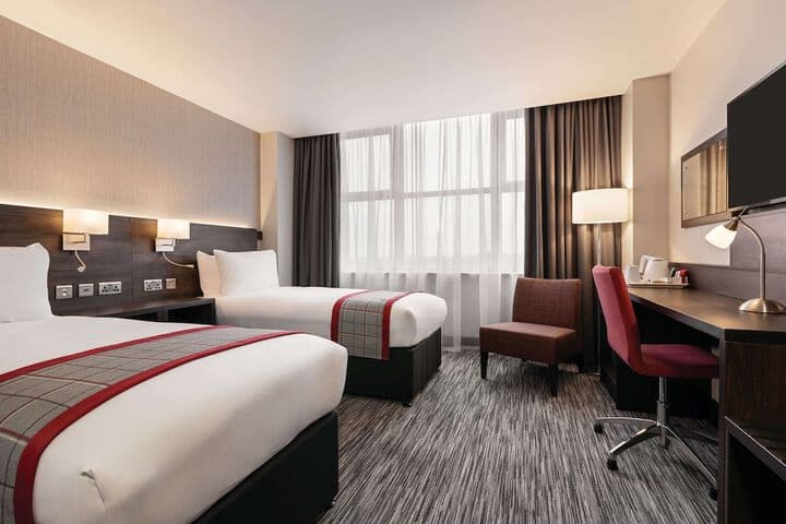 Ramada by Wyndham Leeds East Image 9