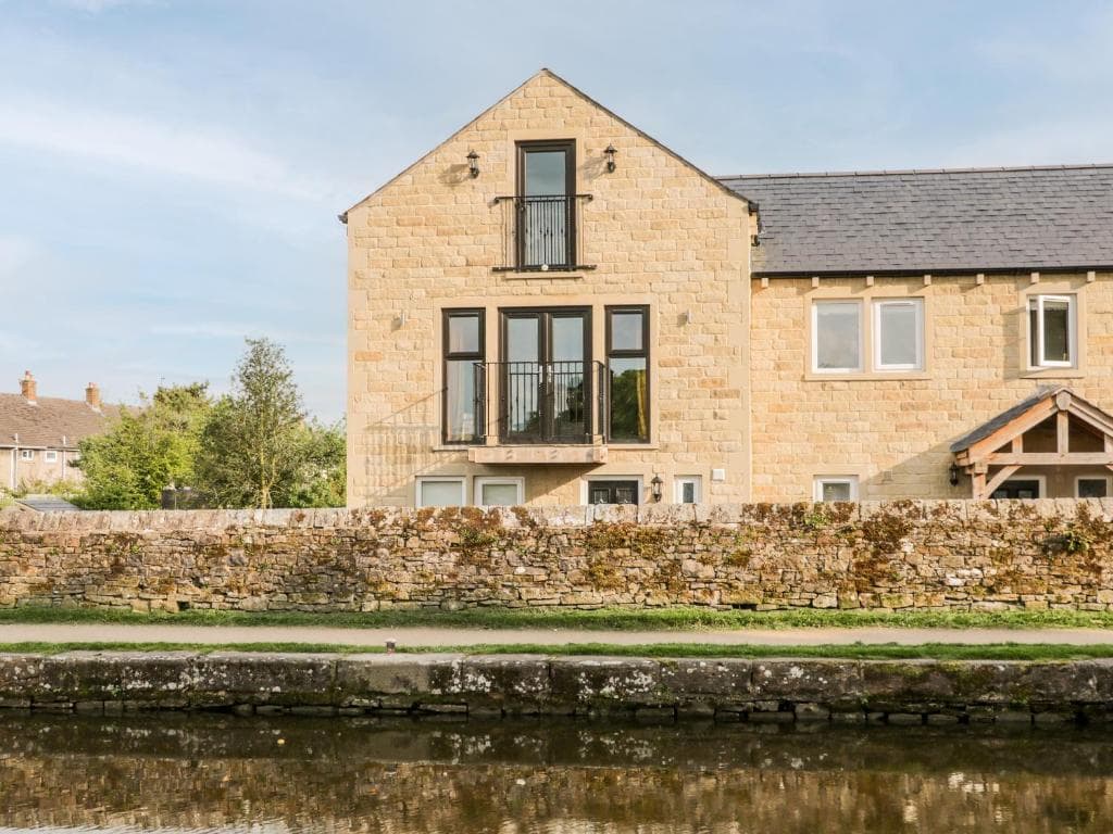 Accommodation at 6 Lock View in bell busk