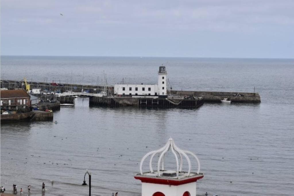 Accommodation at Lighthouse View - Amazing sea and beach view - Free Sky TV including Sports and Movies - Fast WIFI in scarborough