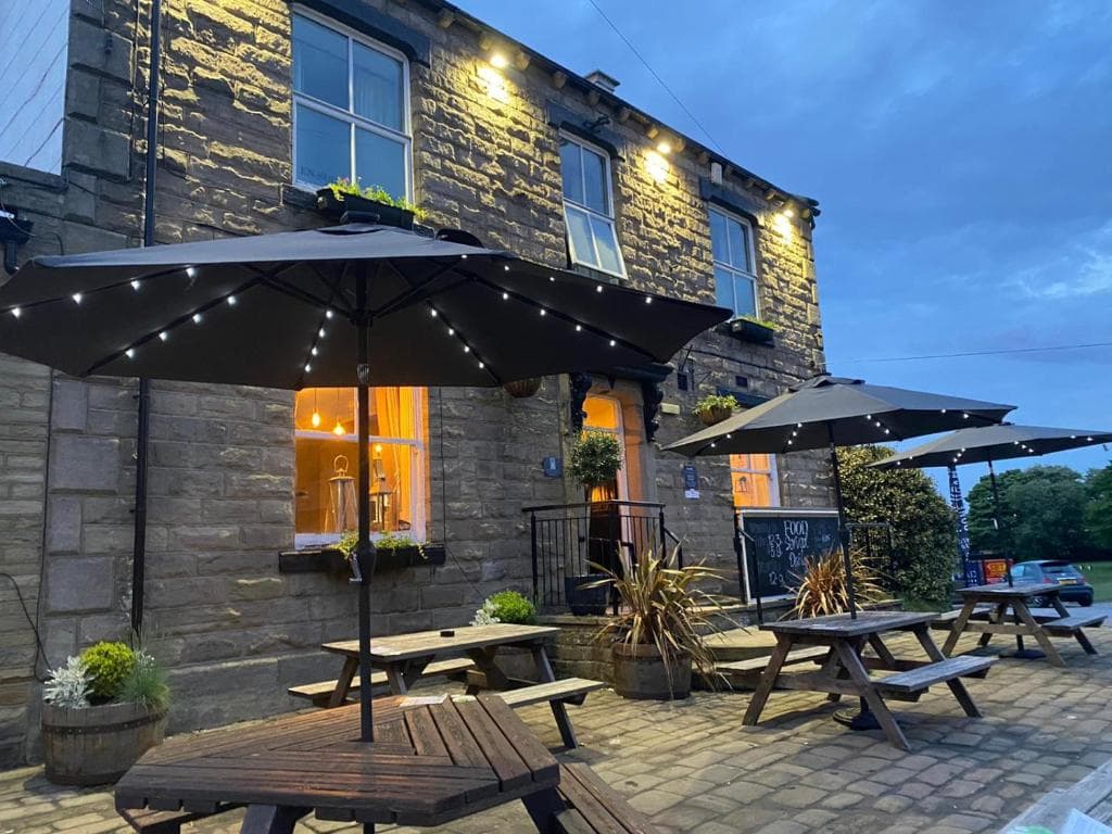 Accommodation at The White Swan Hotel in yeadon