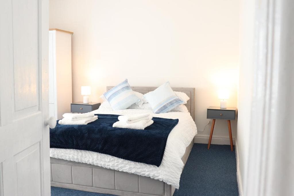 Accommodation at Spacious & Comfortable 3 Bedroom House - FREE WiFi & FREE Parking in killingbeck