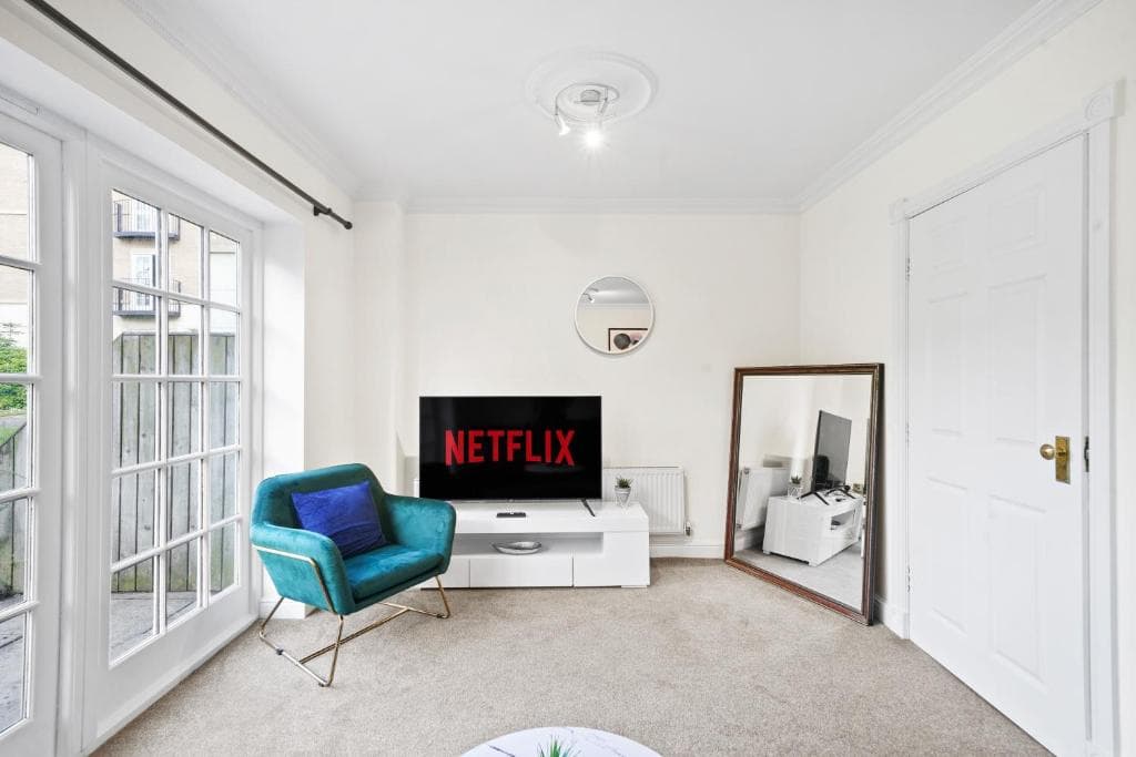 Accommodation at Stunning Central York House Sleeps 10 - Parking in york