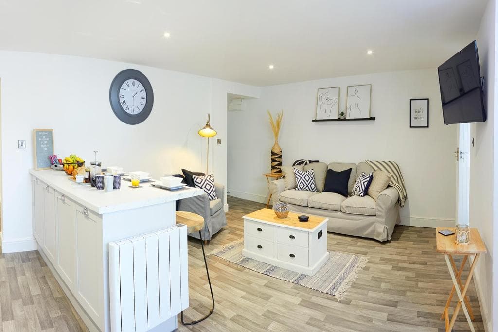 Accommodation at THE HIDEAWAY @ EMPIRE 39, town centre location, close to train station- Yorkshire Coast Holiday Lets. in scarborough