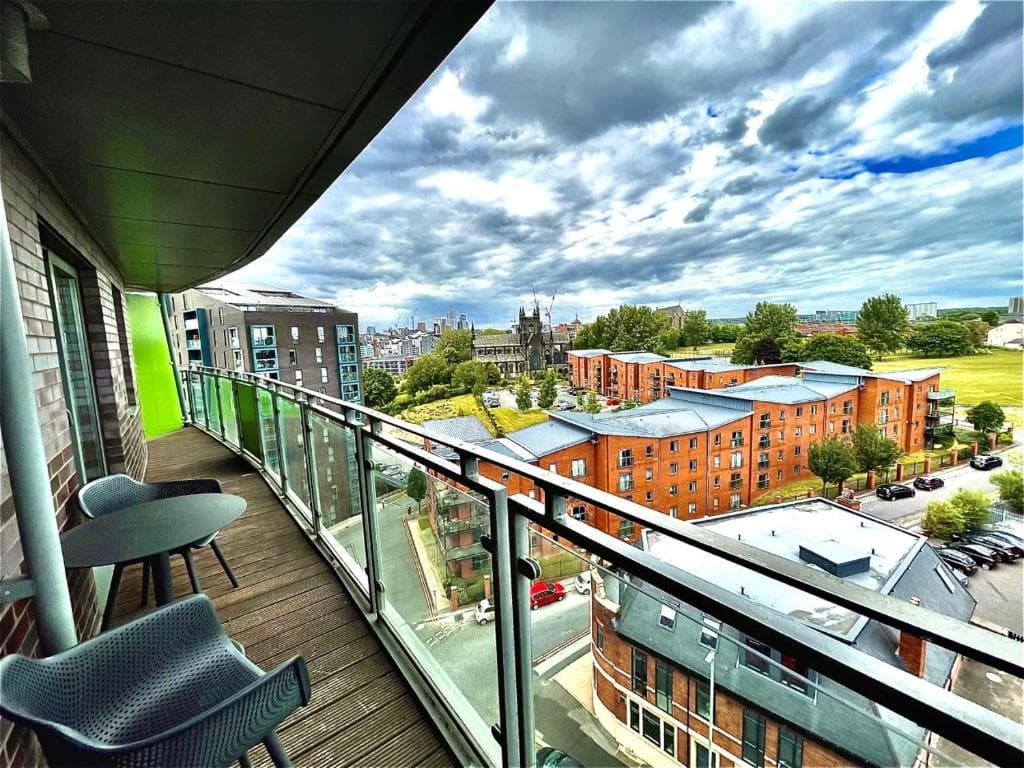 Accommodation at Stylish Leeds City Apartment, Free Parking, Balcony in hunslet