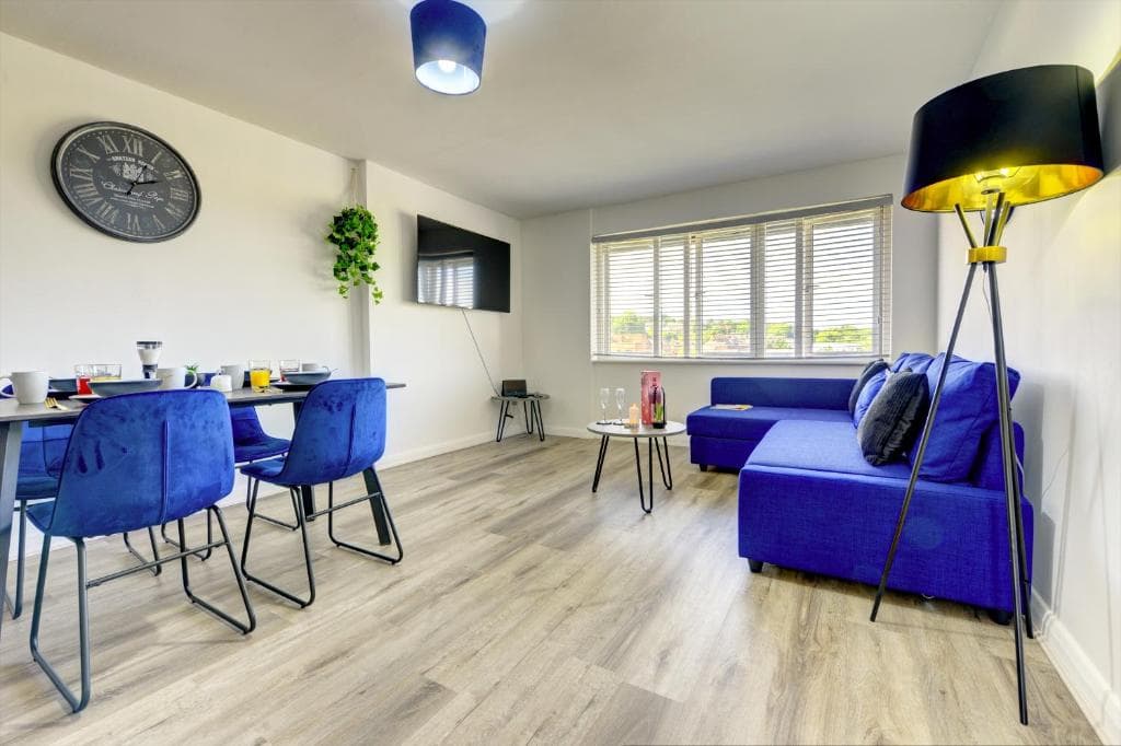 Accommodation at Spacious - PENTHOUSE 2 Bed Apartment with secure allocated parking in sheffield