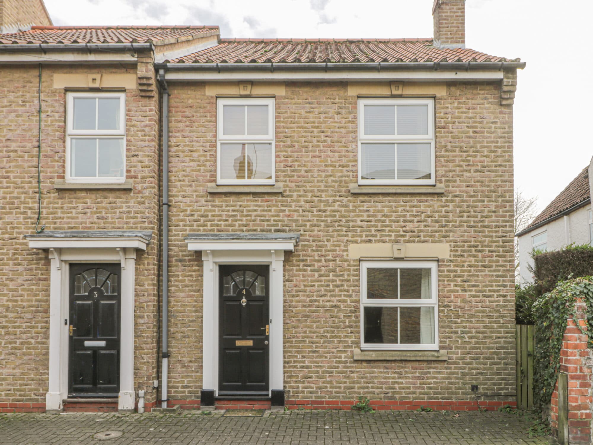Accommodation at 4 Castle Mews in south cave