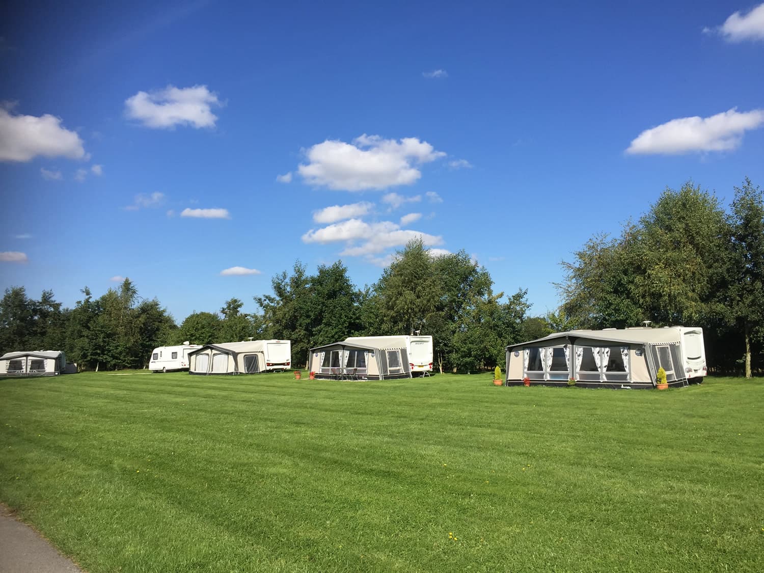 Alders Caravan Park - Campsite in alne