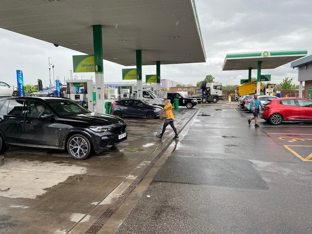 bp - Petrol Stations in castleford