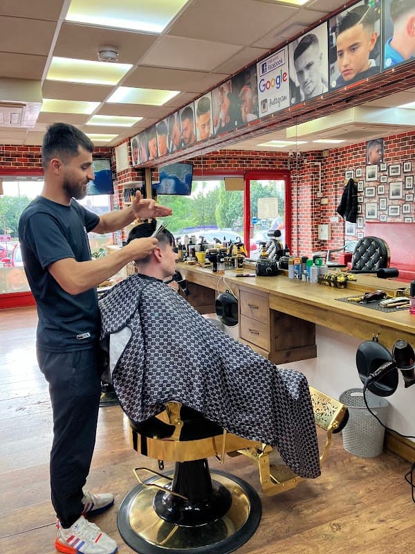 Golden clippers - Barbers in castleford