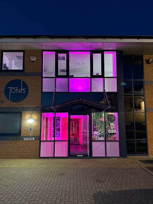 Toniβs - Beauty Salons in catterick garrison