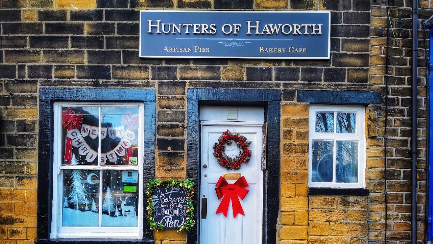 Cafe Hunters of Haworth in cross roads