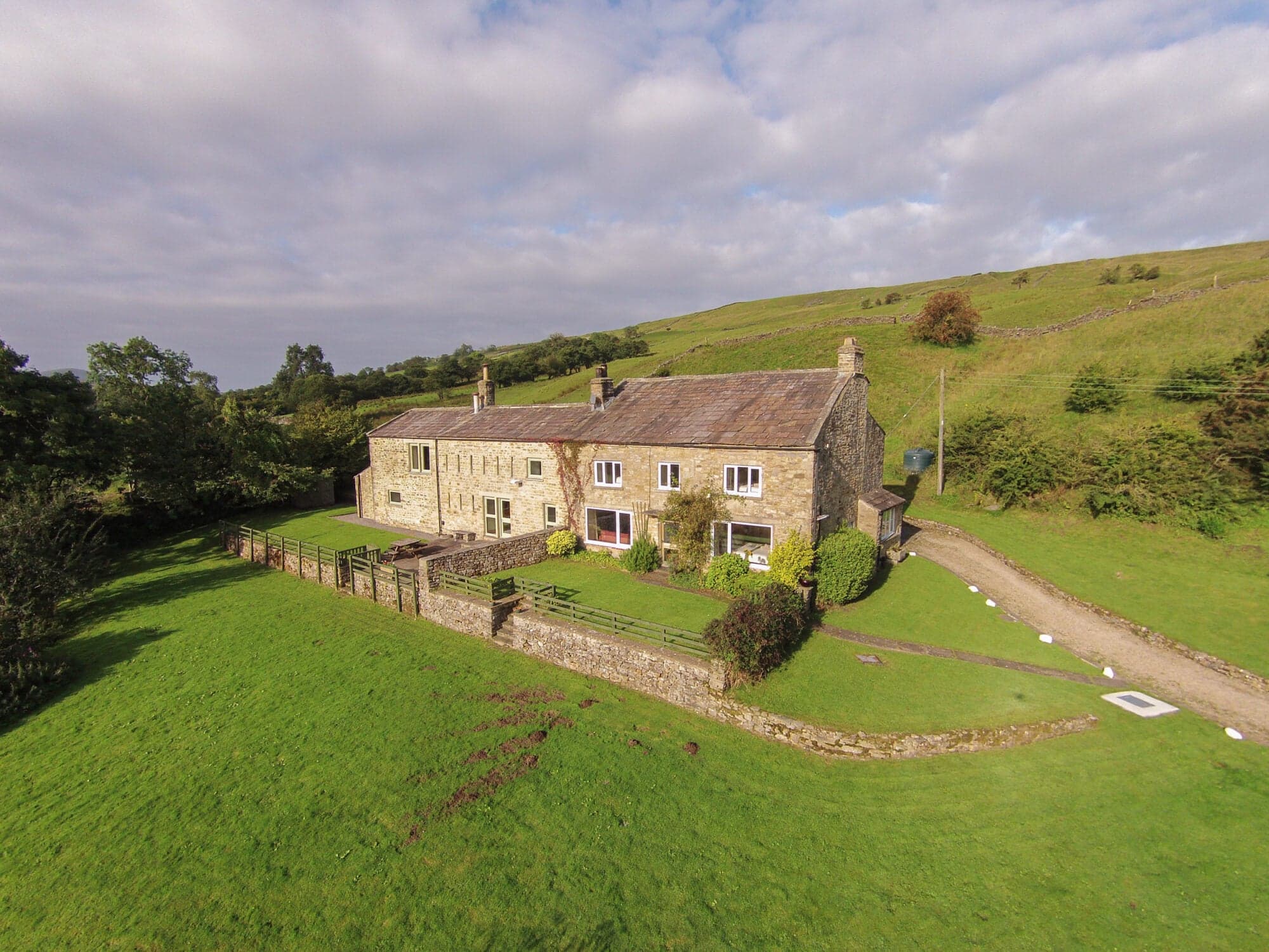 Accommodation at Deerclose West Farmhouse in horsehouse