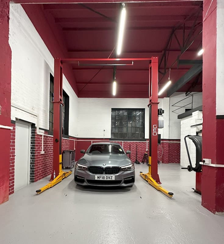 Under the Hood Garage - Garages in eastwood