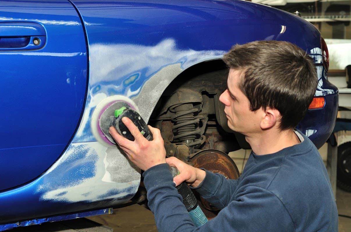 The Motorhouse Ltd - Garages in horsforth