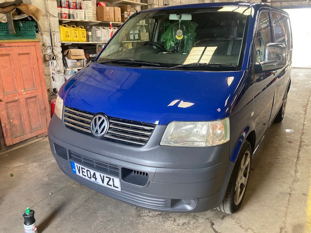 Vehicle Bodycare Centre Ltd - Garages in knowsthorpe