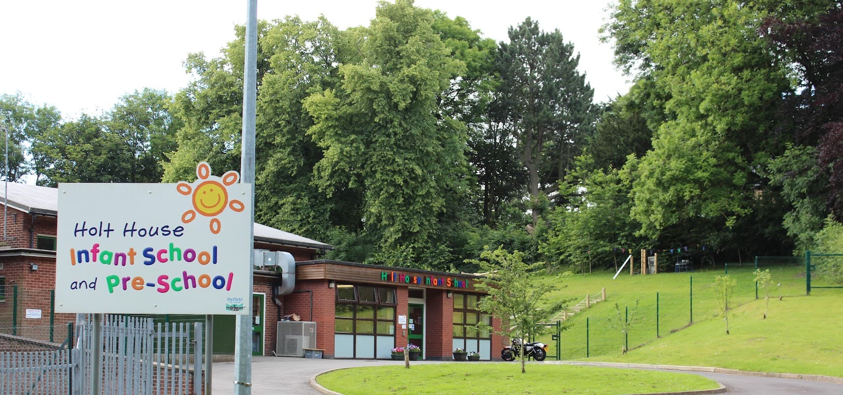 Holt House Infants School - Primary Schools in nether edge