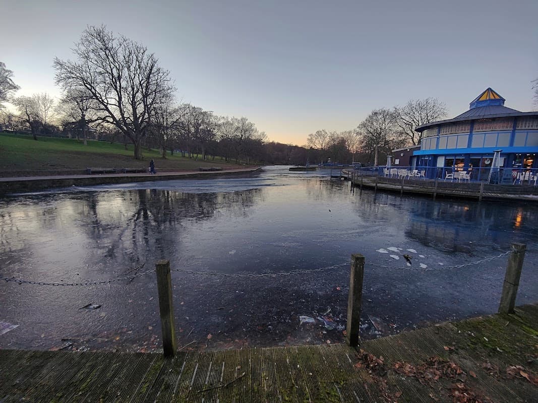 Cartwright Hall and Boating Lake - Museum in shipley