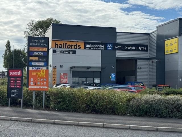 Halfords Autocentre Barnsley - Garages in wombwell