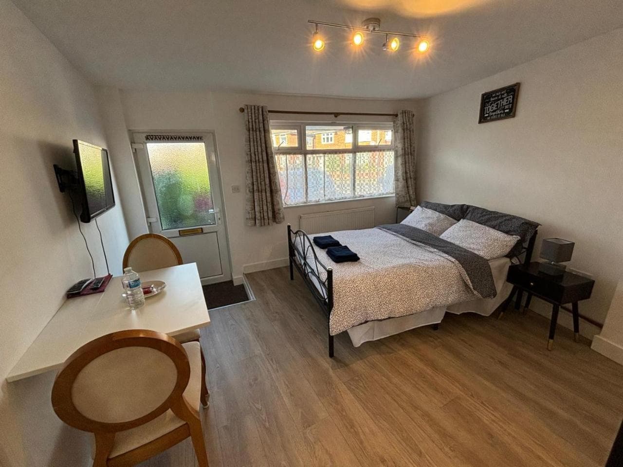 Modern & Cozy Gem - 10min to City Center - Parking, York, Yorkshire