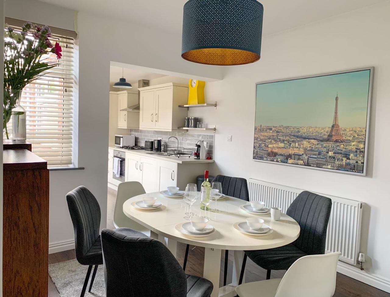 Accommodation at The Kensingston - Quaint Victorian Home With Free Parking in york