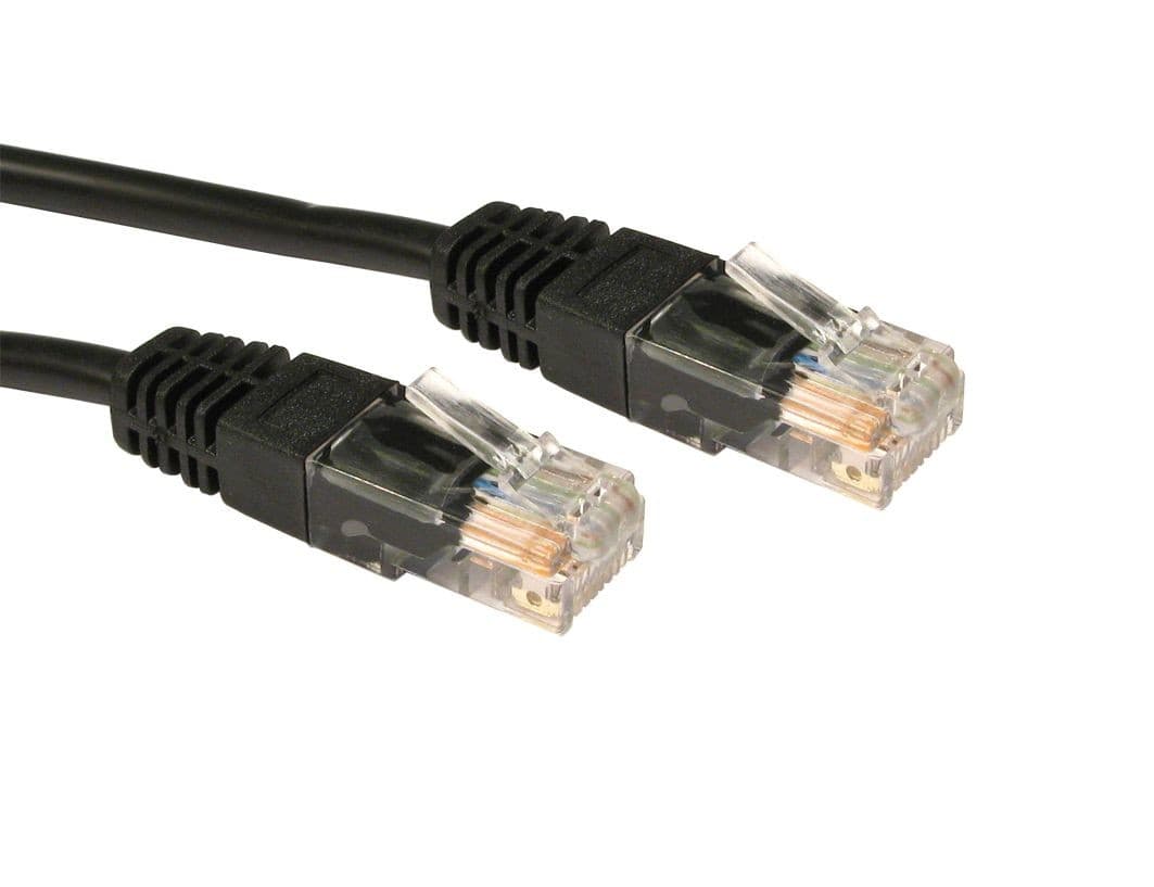 Black 7m Cat5e U/UTP networking cable with male connectors on both ends, featuring clear plastic housings and gold-plated pins for optimal connectivity.