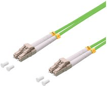 Green LogiLink FP5LC07 InfiniBand/fibre optic cable, 7.5 meters long, featuring two LC connectors with yellow clips and white protective caps.