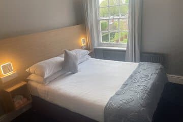 Diamonds Inn Ltd