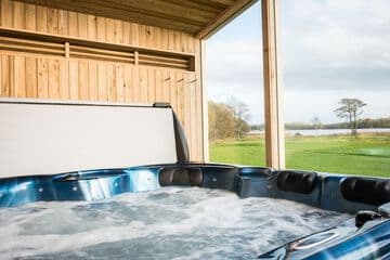 Accommodation at Platinum Lakeside Lodge at Mullans Bay in enniskillenst angelo airport