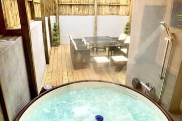 Accommodation at Victory Luxury Hot Tub House in blackpool airport