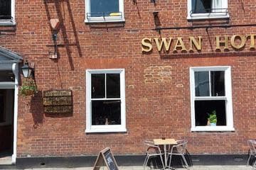 Accommodation at The Swan Hotel in lympne airport